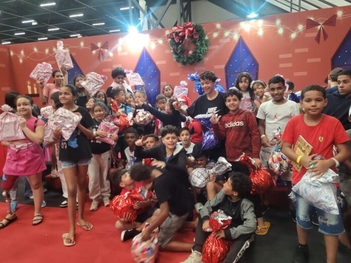 Cantinho da Lu e parceiros realizam jantar de natal para crianças (2)