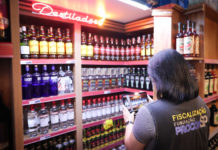 Força-tarefa do Governo de SP apreende mais de mil garrafas de bebidas com rótulos trocados em Diadema