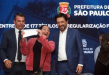 Prefeitura entrega títulos de regularização fundiária para famílias do Jabaquara; gestão ultrapassa 63 mil títulos entregues