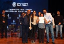 Prefeitura entrega mais de 1,6 mil títulos de propriedade a famílias da Pedreira