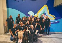 Tia Edna lidera equipe pioneira de nado artístico adaptado e fortalece inclusão no esporte